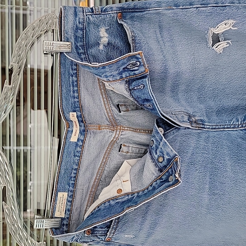 Levi's WEDGIE STRAIGHT High-Rise Light Wash Button Fly Jeans Sz 32 - Picture 3 of 12
